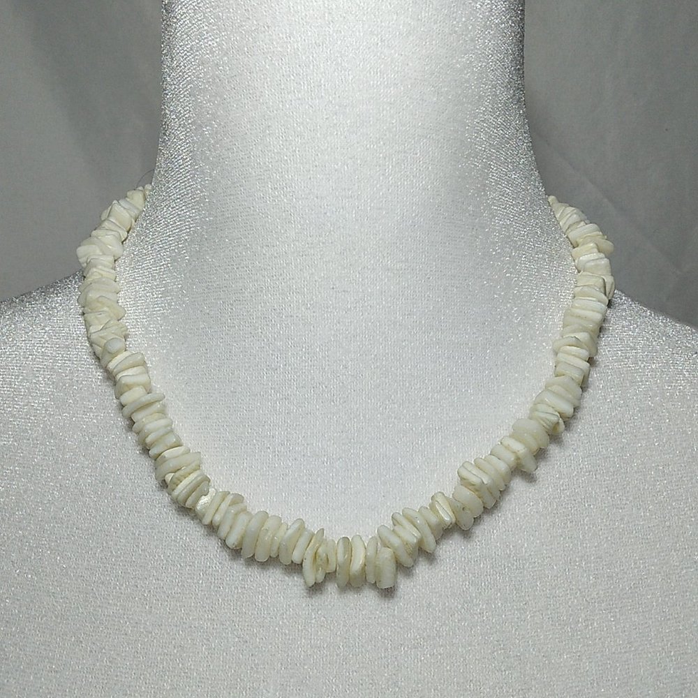 Vintage Shell Necklace - Picture 2 of 7